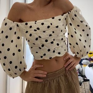 Polka dotted shoulder-less dress shirt (size: M)